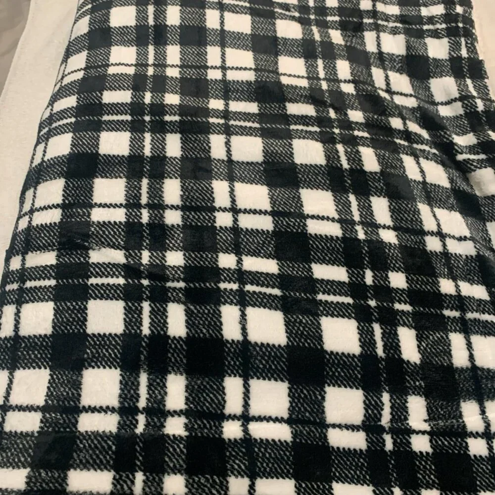 Tommy Bahama Plush Black White Plaid Flannel Sherpa Blanket 50 x 70